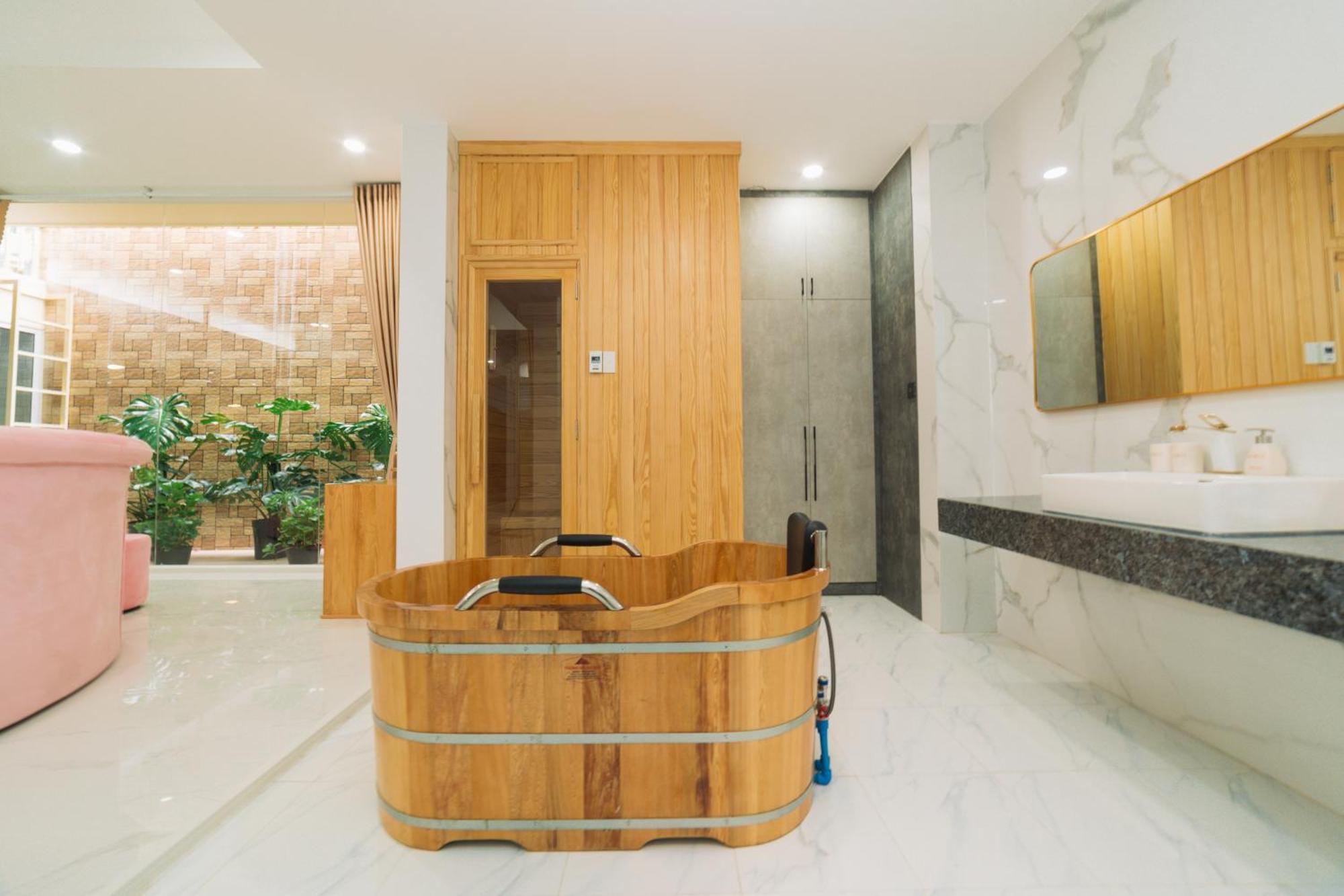 Quy Tai Premium Hotel Dalat Exteriör bild