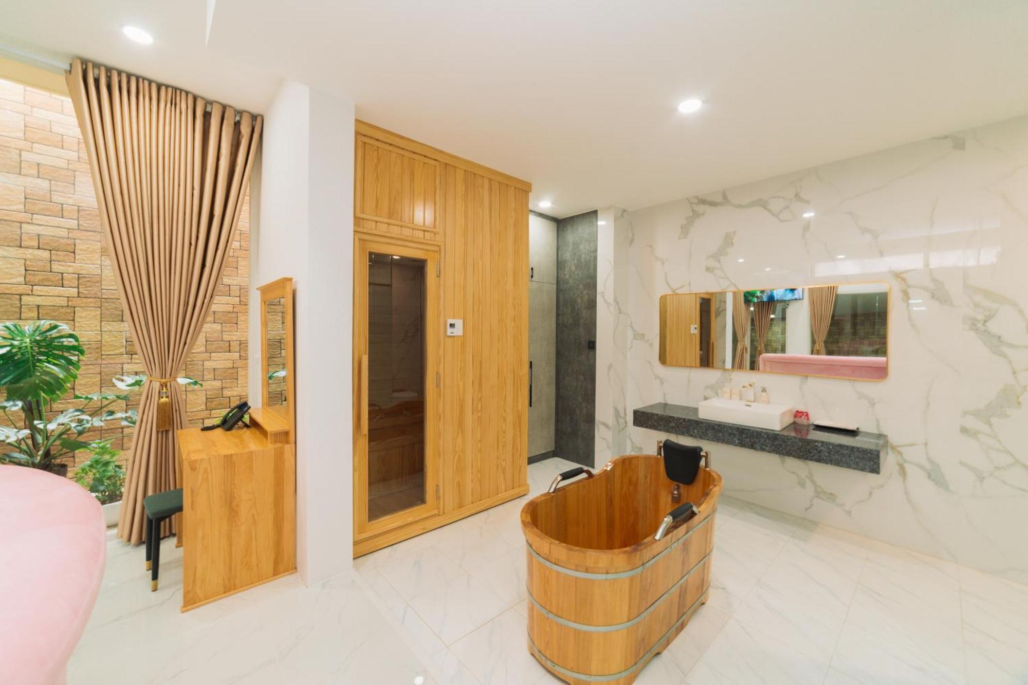 Quy Tai Premium Hotel Dalat Exteriör bild